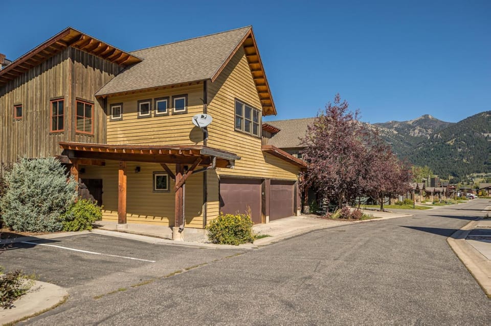 Essentia Townhome 145A House in Big Sky