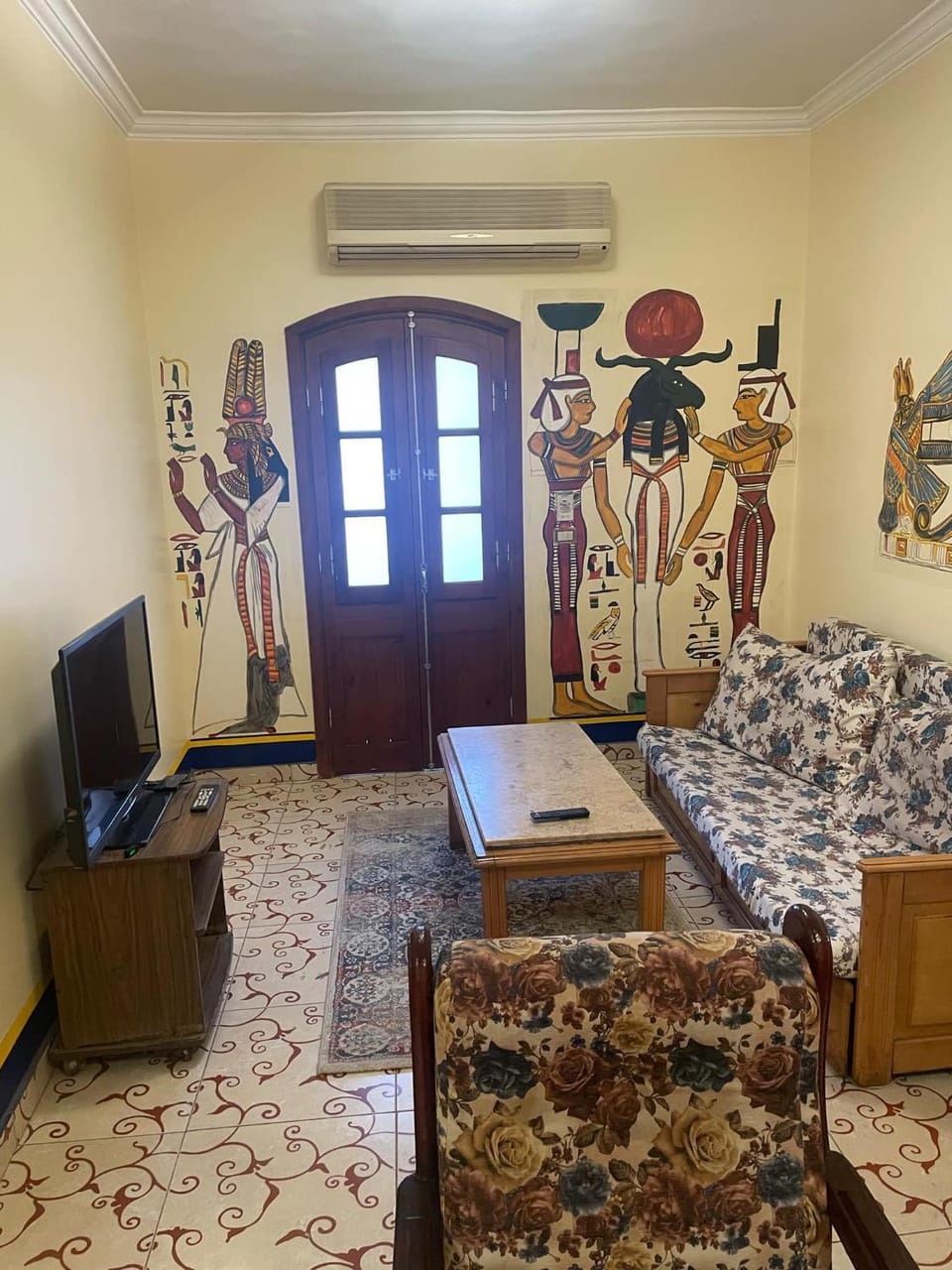 Communal lounge/ TV room, TV and multimedia, Living room, Seating area