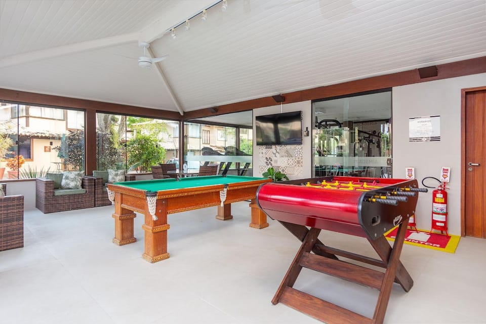 Billiard, Game Room