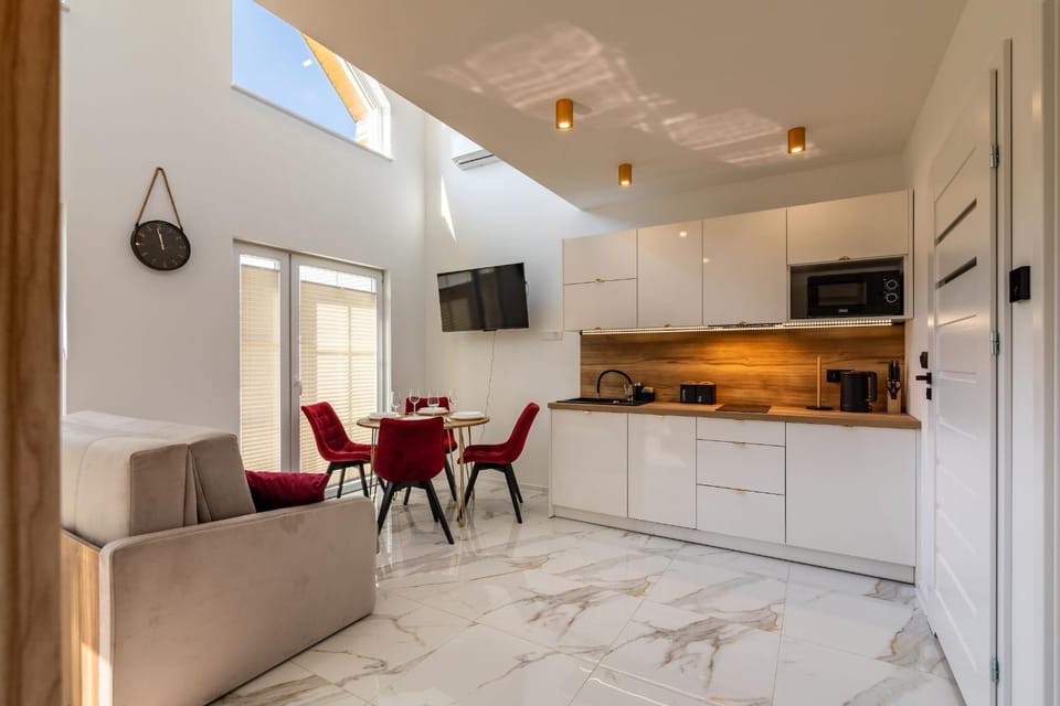 TV and multimedia, Kitchen or kitchenette, Living room, Seating area, Dining area, stove