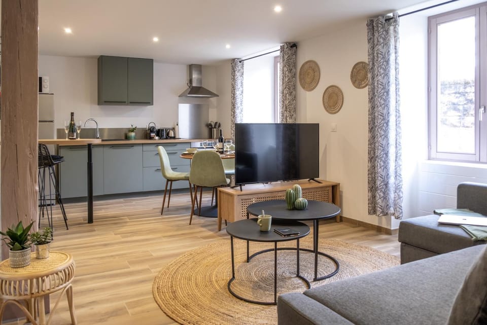 Living room, Seating area, Dining area