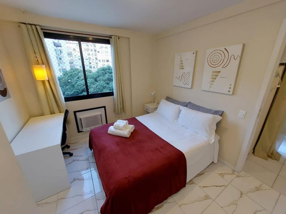 Bed, Photo of the whole room, Decorative detail, Bedroom, towels, air conditioner