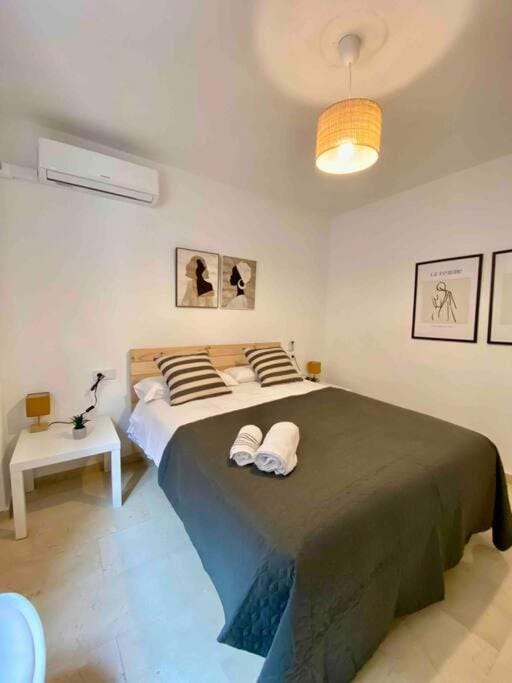 Bed, Photo of the whole room, Bedroom, towels, air conditioner