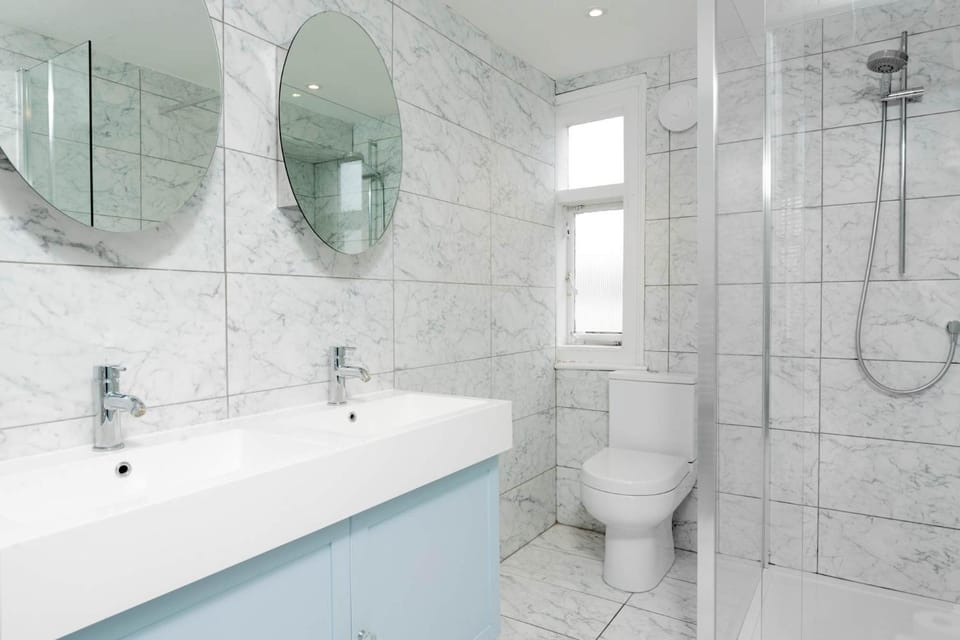 Darling By The Sea - by Brighton Holiday Lets House in Brighton