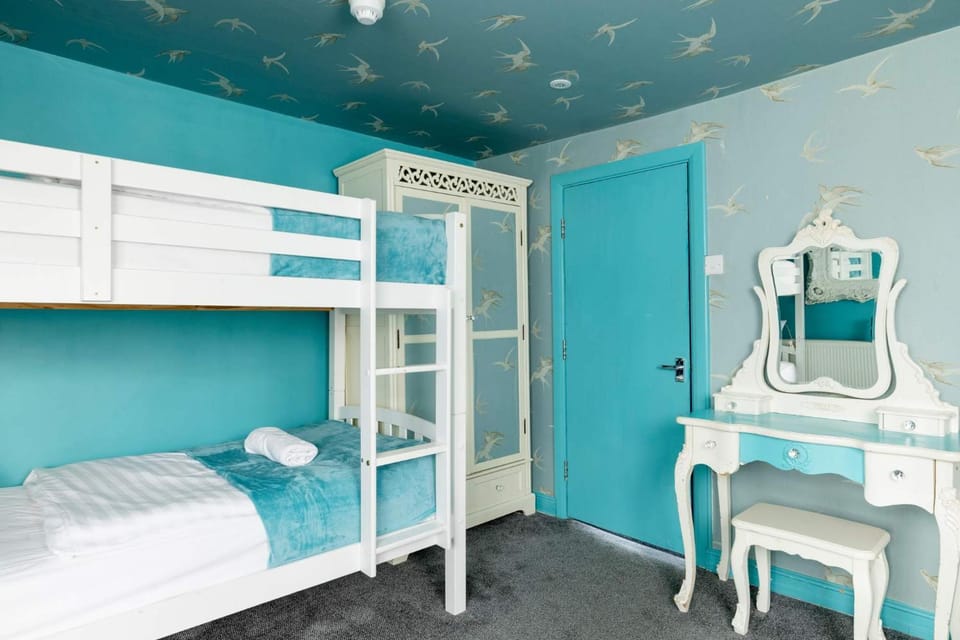 Darling By The Sea - by Brighton Holiday Lets House in Brighton