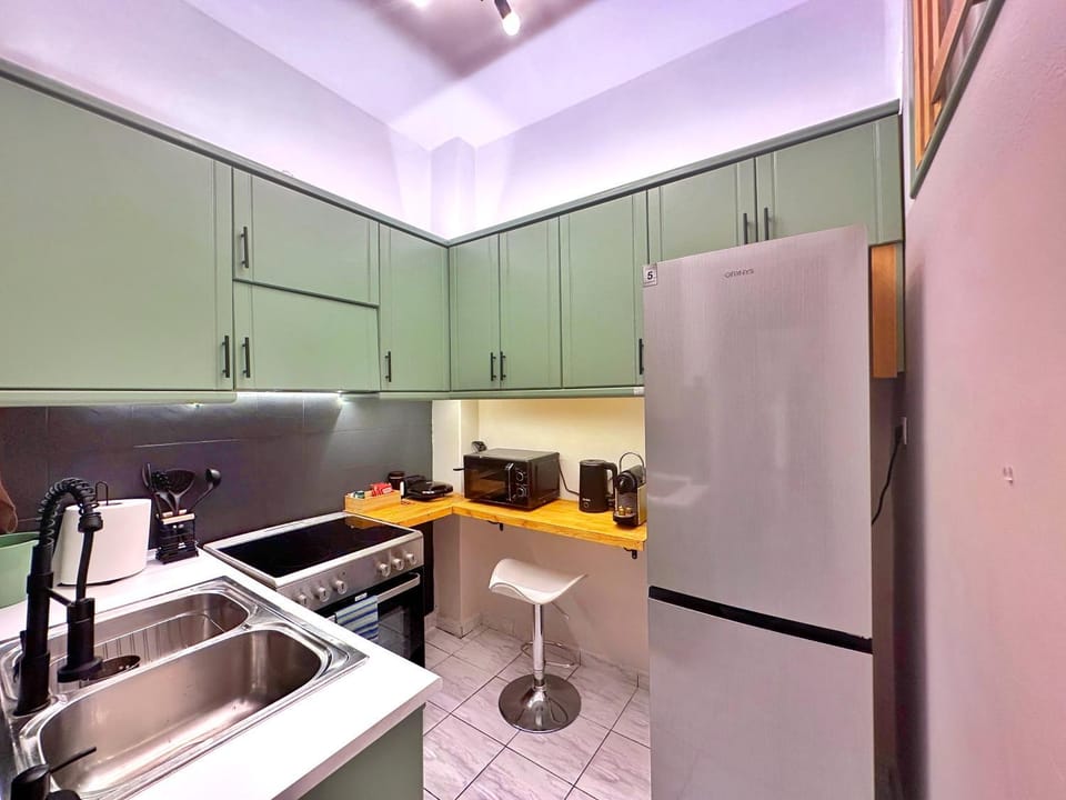 Kitchen or kitchenette, oven, stove