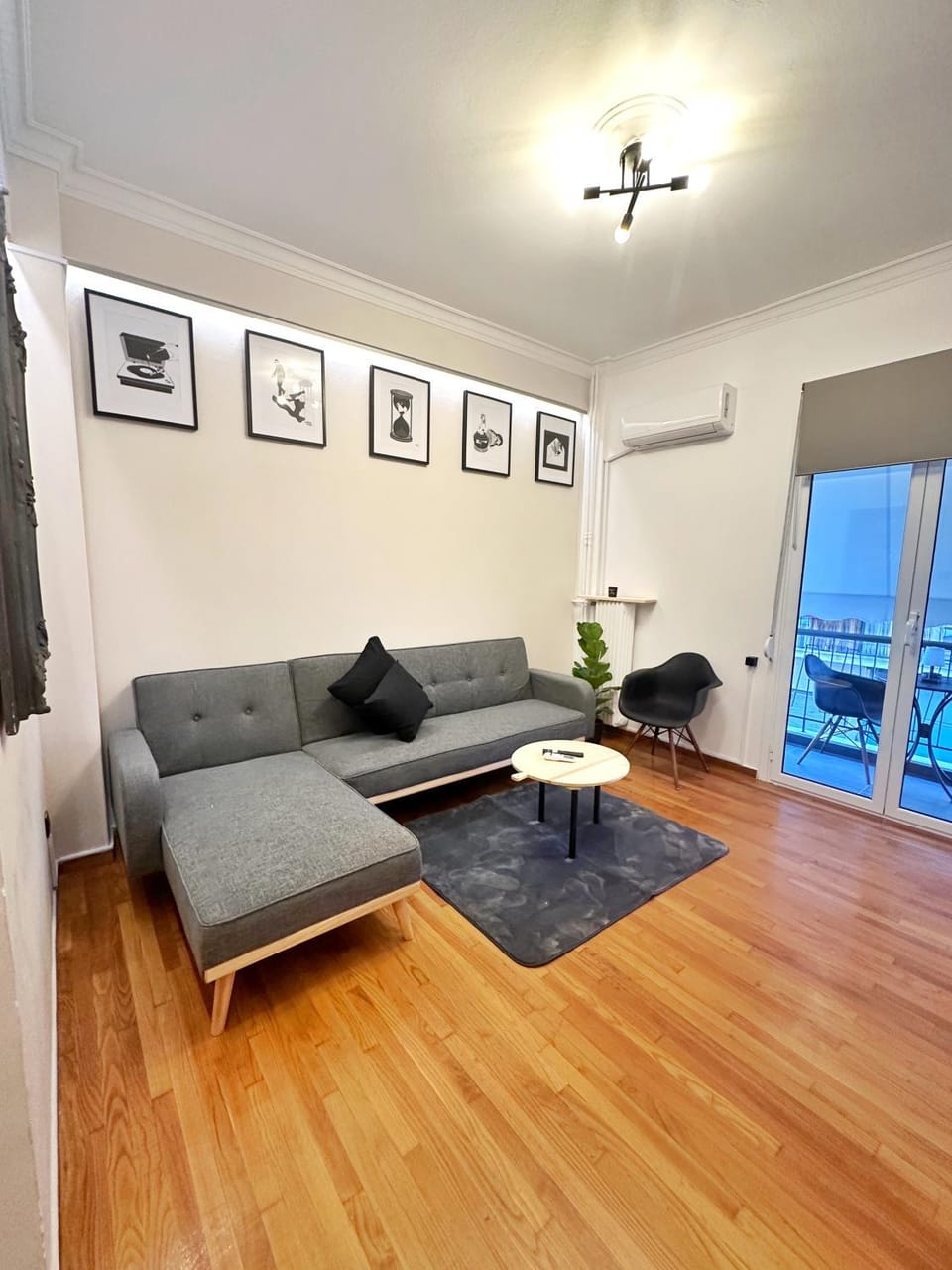 Living room, Seating area, air conditioner