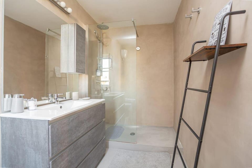 Shower, Bathroom, towels