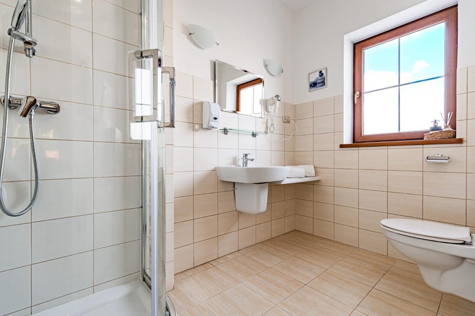 Shower, Bathroom, towels