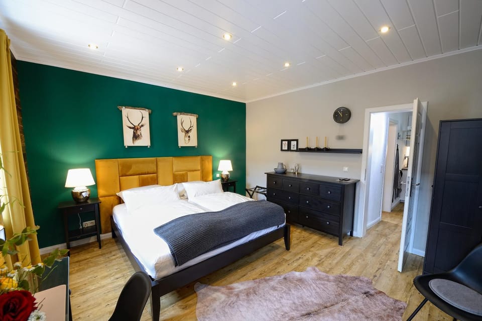 Bed, TV and multimedia, Photo of the whole room, Bedroom, wardrobe