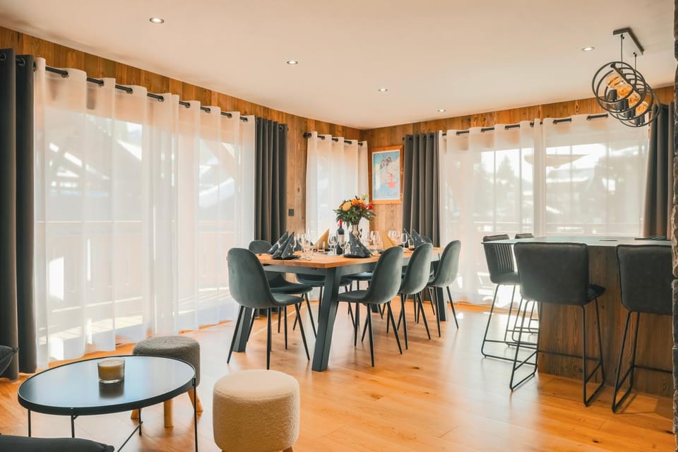 Dining area, Meals