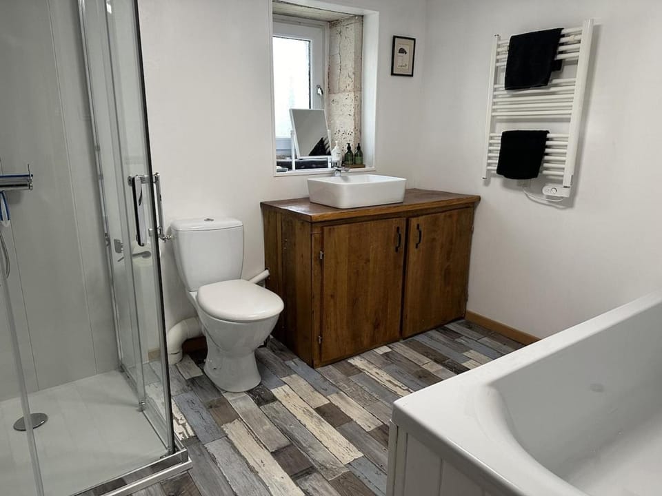 Shower, Toilet, Bathroom, Bath