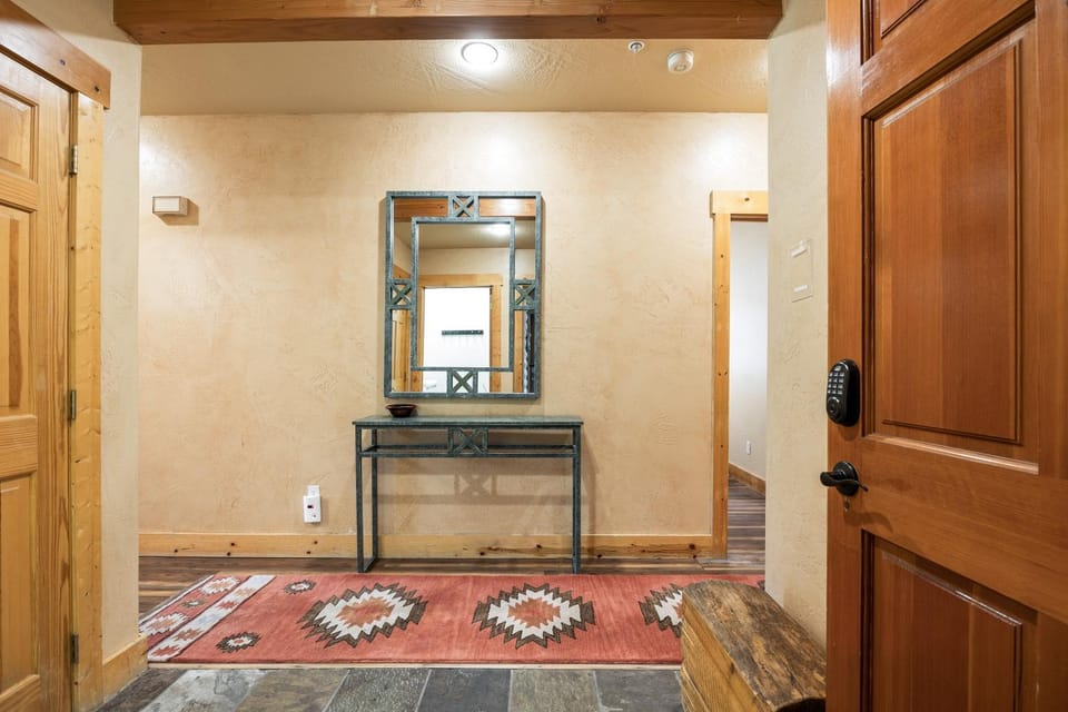 Glenfiddich Condo, Deer Valley Resort, Cozy Interiors, Private Patio, Private Hot Tub, Stunning View Resort in Park City