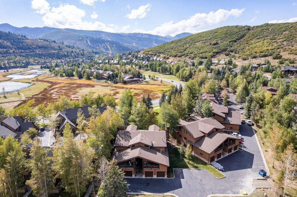 Glenfiddich Condo, Deer Valley Resort, Cozy Interiors, Private Patio, Private Hot Tub, Stunning View Resort in Park City