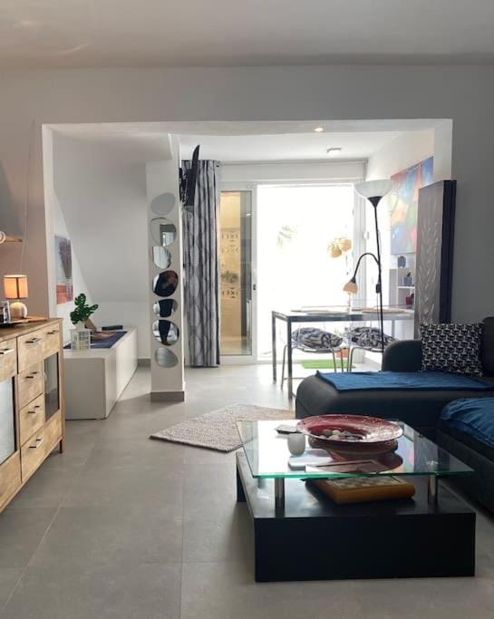 Living room, Photo of the whole room