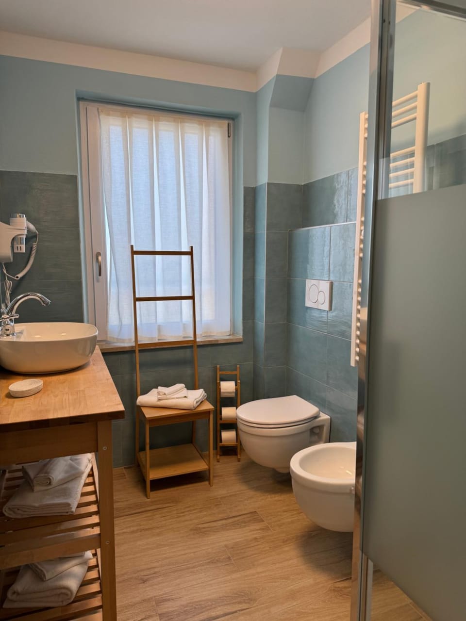 Shower, Toilet, Bathroom, bidet, towels