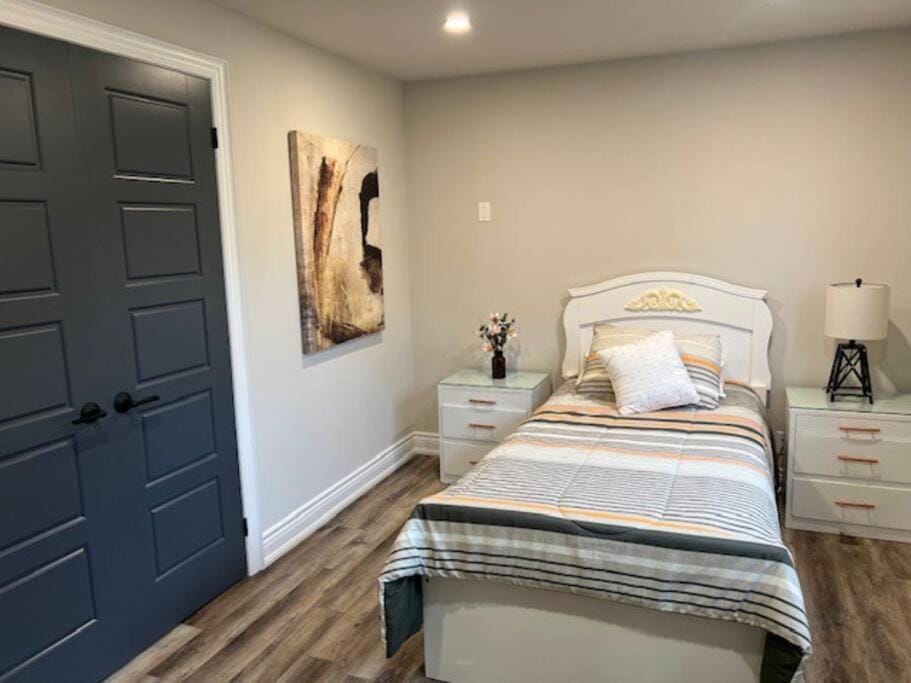 Luxury and comfy Home in Niagara Falls- 28 nights minimum Stay House in Niagara Falls