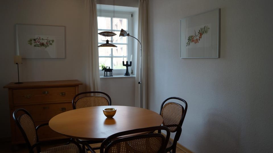 Dining area, Food