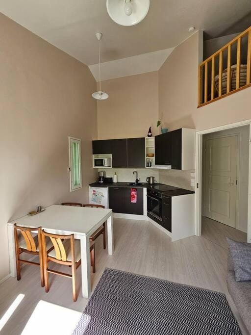 Kitchen or kitchenette, Dining area, dishwasher, oven, stove