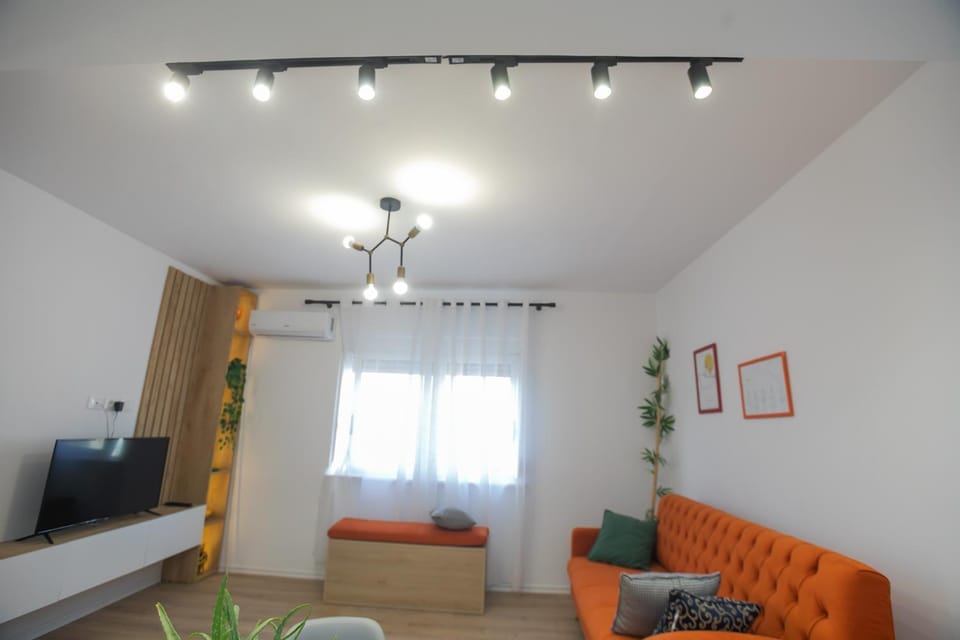 Communal lounge/ TV room, TV and multimedia, Living room, Seating area, Evening entertainment