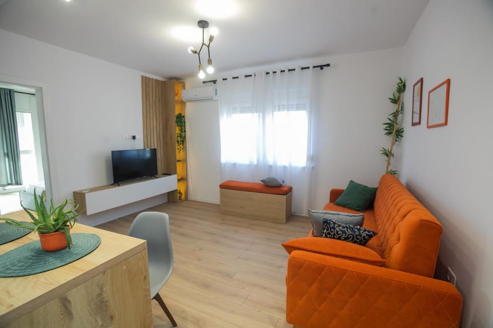 Communal lounge/ TV room, TV and multimedia, Living room, Seating area, Evening entertainment