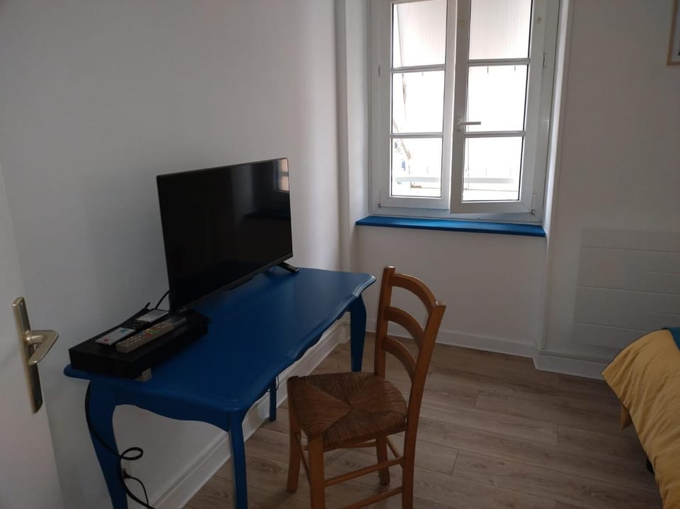 Chambre Nérondes double Le Lion d Or Bed and Breakfast in Centre-Val de Loire