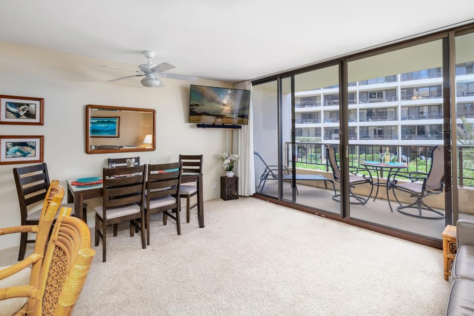 Sugar Beach 207 Ocean Views in Upgraded Beachfront Condo Home Apartment in Maalaea
