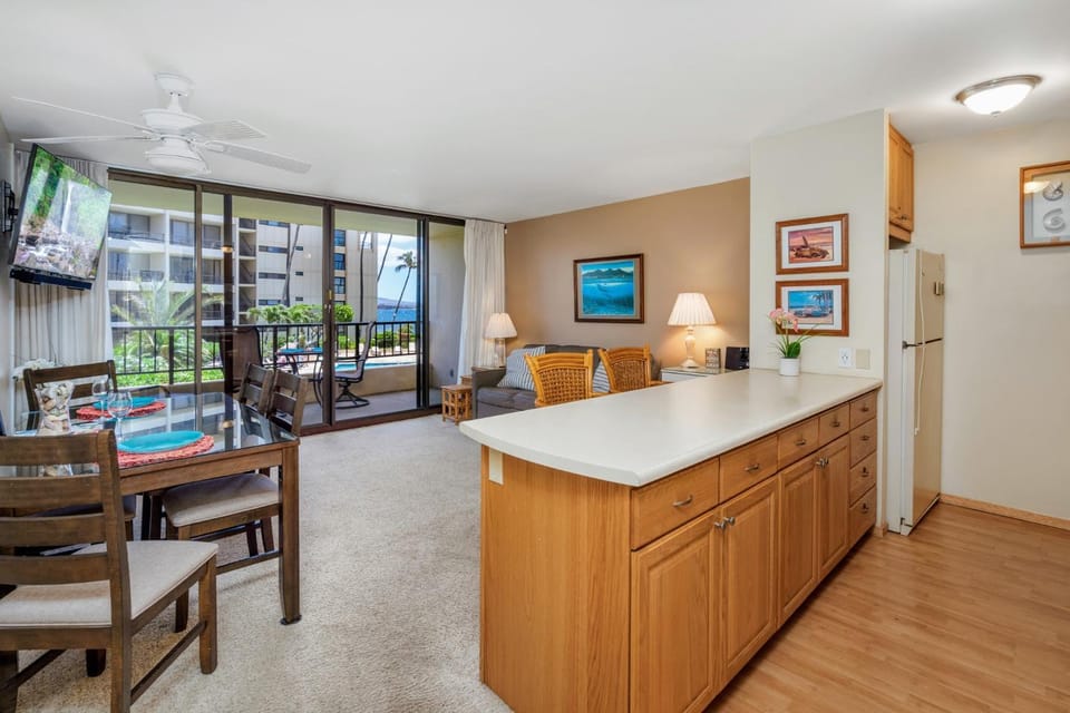 Sugar Beach 207 Ocean Views in Upgraded Beachfront Condo Home Apartment in Maalaea
