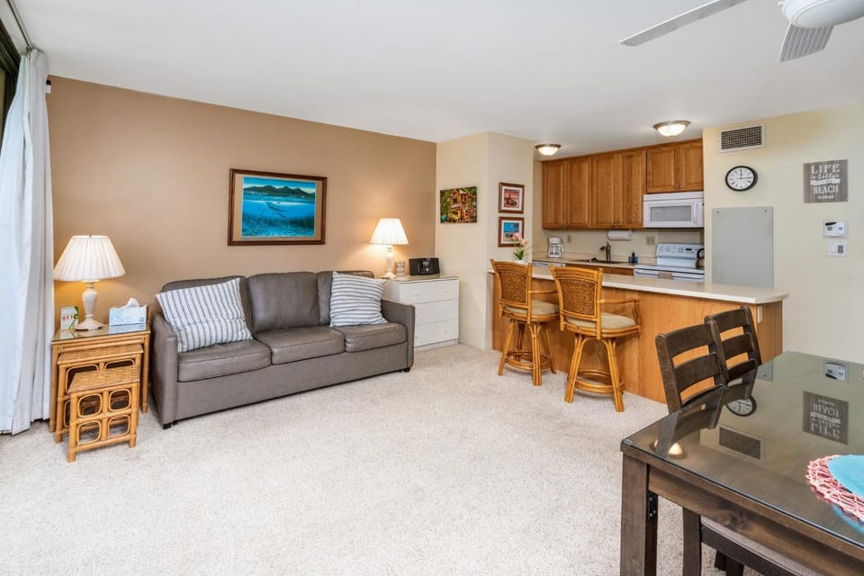 Sugar Beach 207 Ocean Views in Upgraded Beachfront Condo Home Apartment in Maalaea