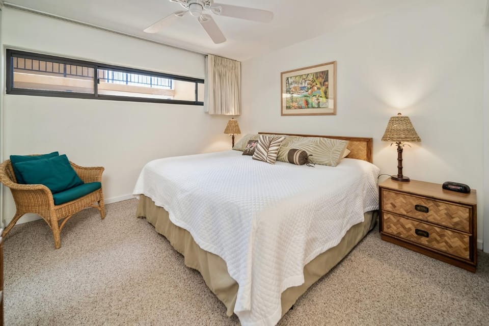 Sugar Beach 316 Front Row Ocean Views in Beautifully Upgraded Beachfront Condo Apartment in Maalaea