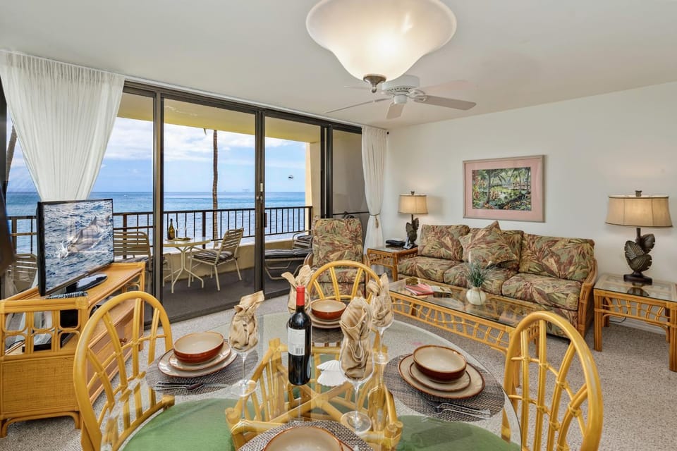 Sugar Beach 316 Front Row Ocean Views in Beautifully Upgraded Beachfront Condo Apartment in Maalaea