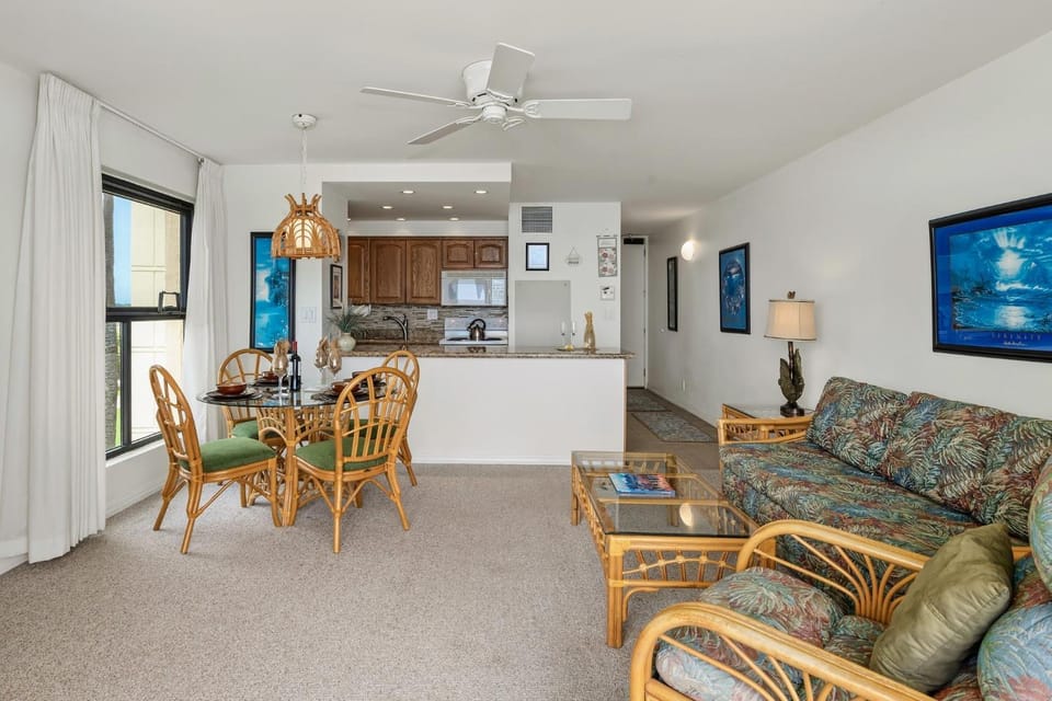 Sugar Beach 314 Front Row Ocean Views in Beautifully Upgraded Beachfront Condo Apartment in Maalaea