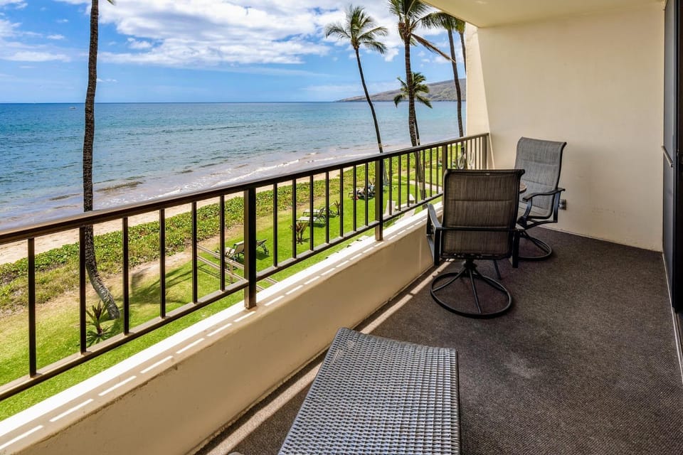 Sugar Beach 314 Front Row Ocean Views in Beautifully Upgraded Beachfront Condo Apartment in Maalaea