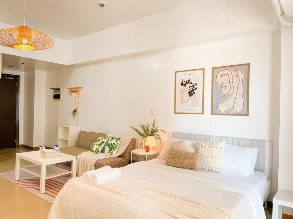 Chic BGC Condo by Grand Canal Mall #vlrtb27b House in Makati