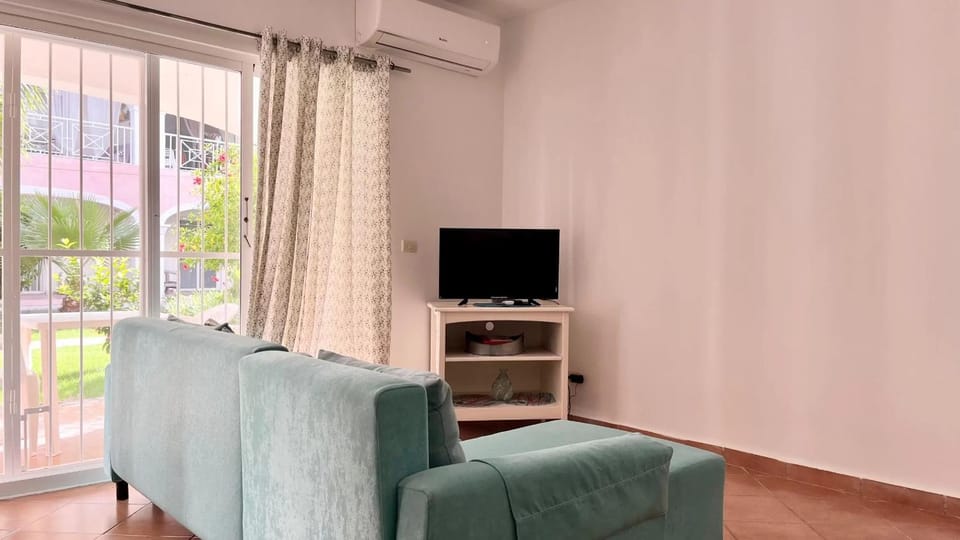 Living room, Seating area, air conditioner