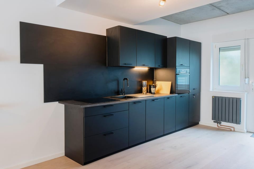 Coffee/tea facilities, Kitchen or kitchenette, stove