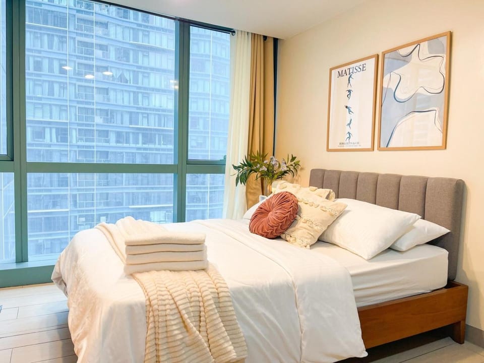 Luxury BGC Condo Across Uptown Mall #ournw19a House in Makati