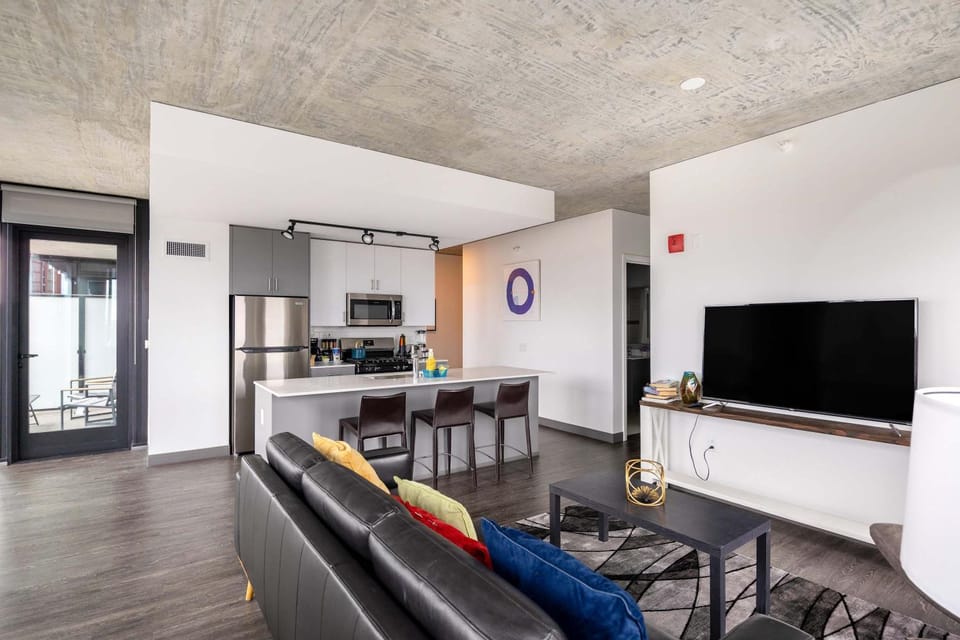 TV and multimedia, Living room, Seating area, Evening entertainment