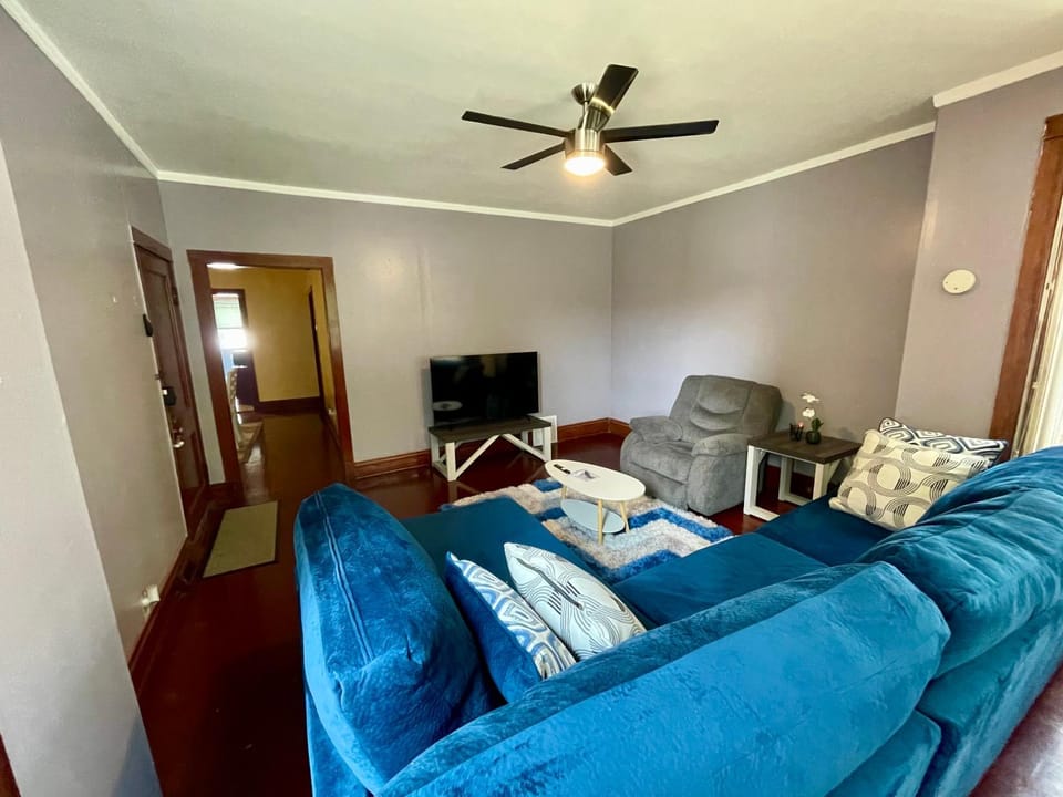 TV and multimedia, Living room, Seating area