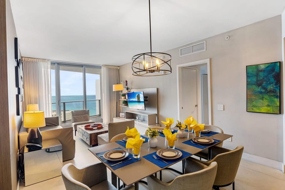 Living room, Dining area
