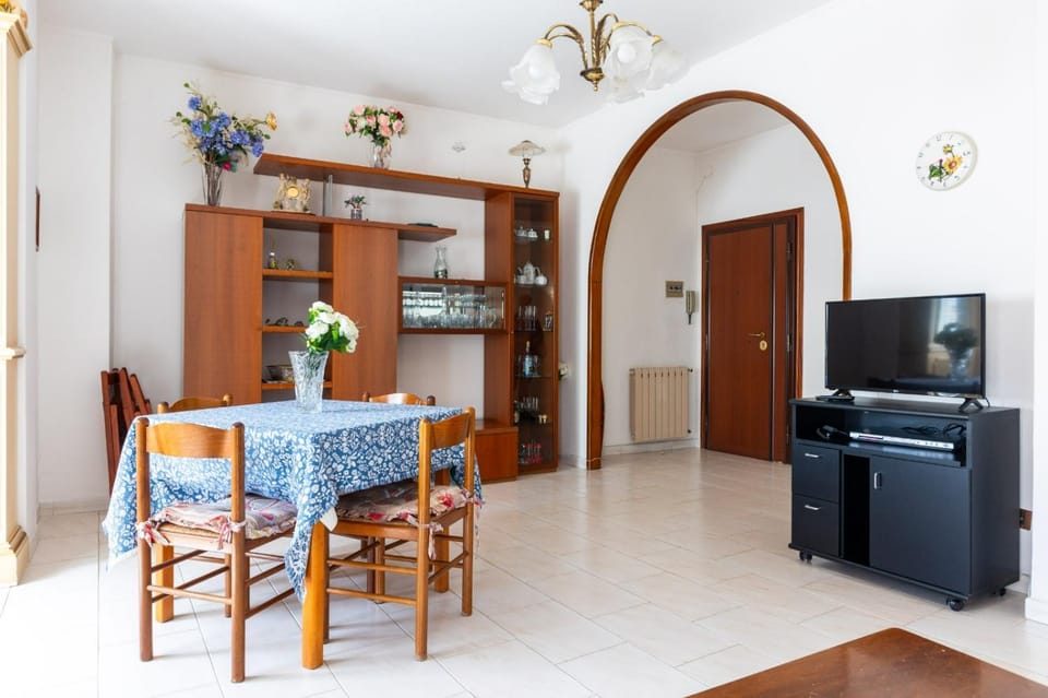 TV and multimedia, Living room, Dining area