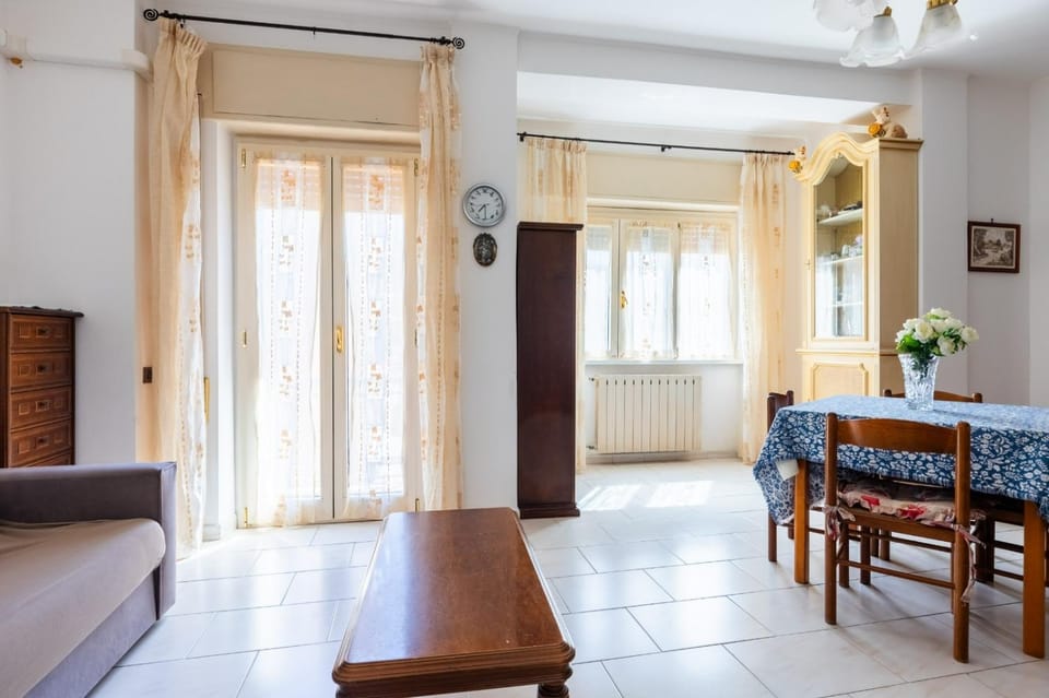 Living room, Seating area, Dining area, air conditioner