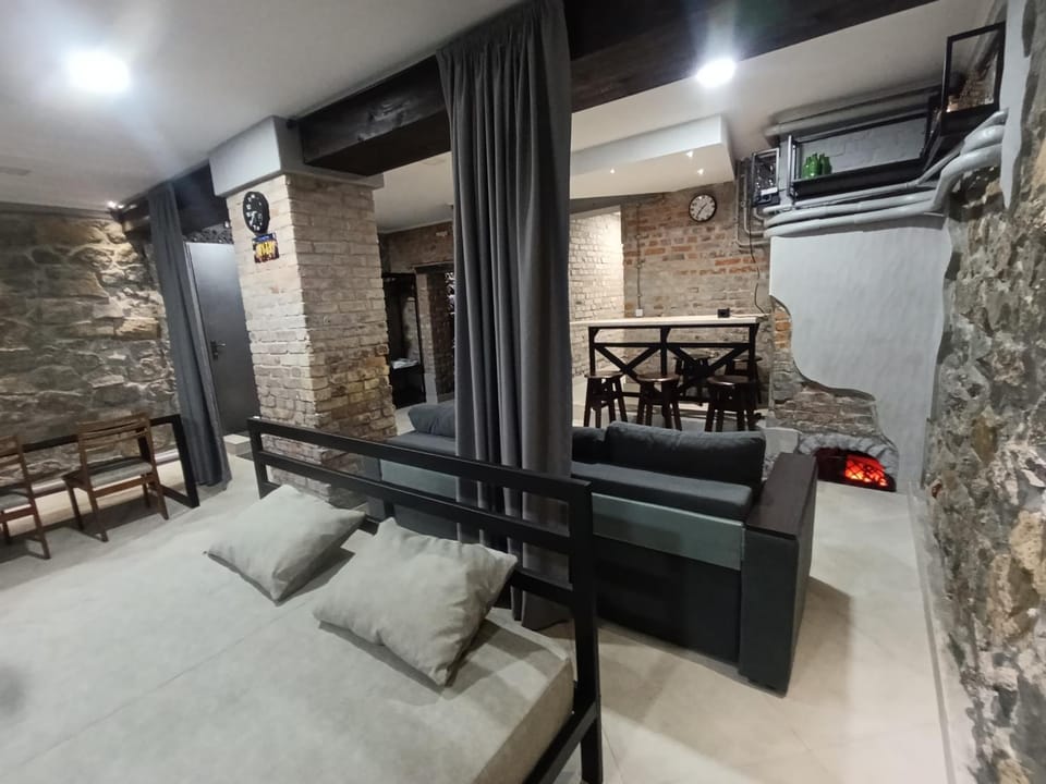 Photo of the whole room, Seating area