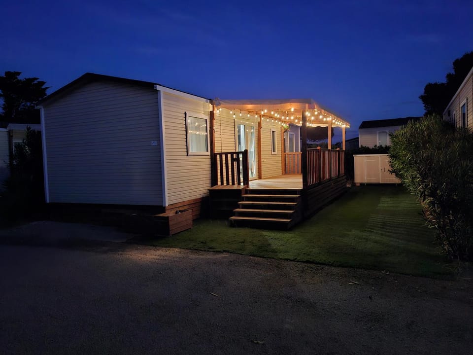 Bungalow Cinéric Nouveau 2026 Campground/ 
RV Resort in Canet-en-Roussillon