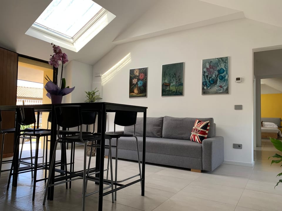 Communal lounge/ TV room, Living room, Dining area