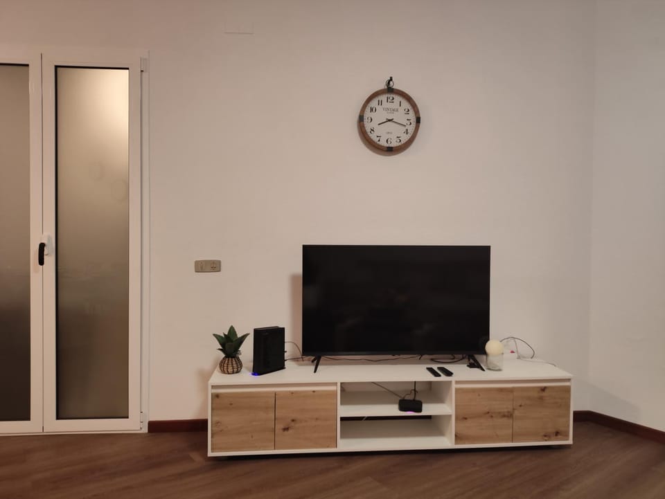Communal lounge/ TV room, TV and multimedia
