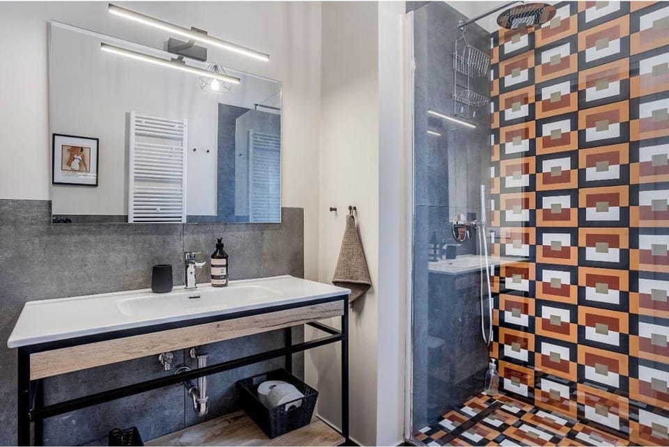 Shower, Bathroom