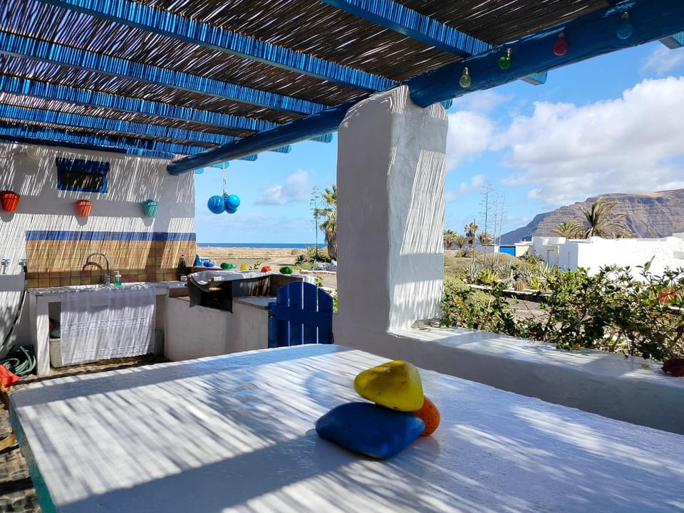 Casa Azul - 50 m beach, exclusive and quiet area, Wi-Fi House in Isla de Lanzarote