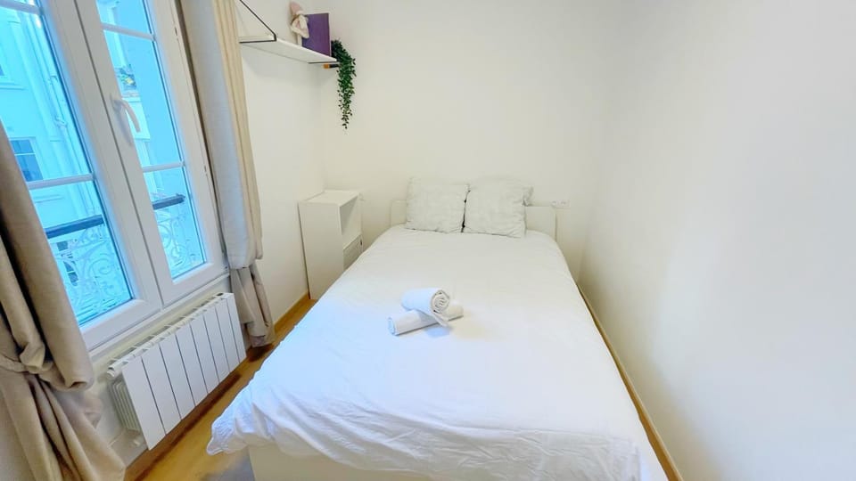 Studio The Champs-Élysées Apartment in Paris