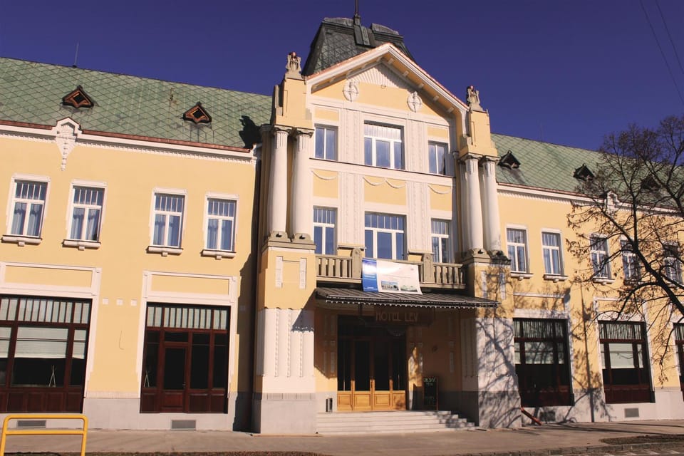 Facade/entrance